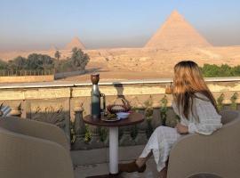 Sphinx palace pyramids view: Kahire'de bir otel
