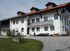 Ferienwohnung Familie Hubert Pilsl: Sonnen şehrinde bir ucuz otel