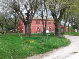 Casa Vacanze La Meridiana, holiday home in Serrungarina