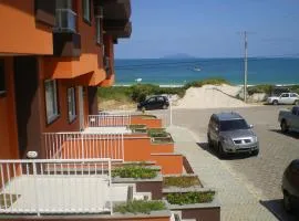 Praia de Quatro Ilhas a 50 metros do mar