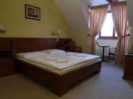 Husacina&Penzión Karolína