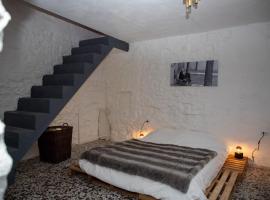 Vintage House in centro storico Basilicata Puglia, hotel in Irsina