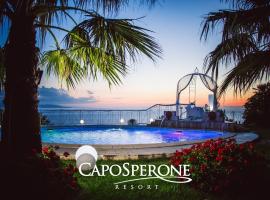 CapoSperone Resort, hotel con alberca en Palmi