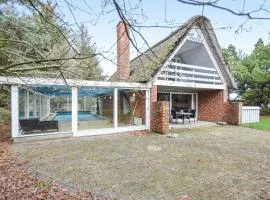 Awesome Home In Rm With Kitchen