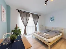 Studio steps from Nivy & Main Bus Station
