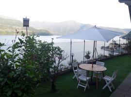 Appartamento sul lago d'Iseo, hotell med parkeringsplass i Tavernola Bergamasca