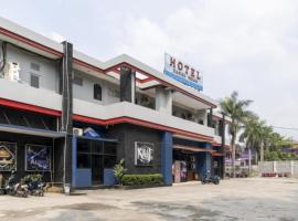 RedDoorz Plus near Tambun Station, viešbutis su vietomis automobiliams mieste Bekasis