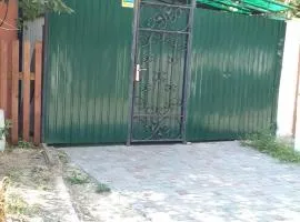 частный дом, отдельный вход и двор