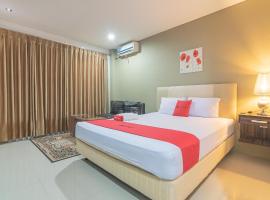 RedDoorz Plus near Sepinggan Airport 3 Balikpapan โรงแรมใกล้สนามบินนานาชาติสุลต่านอาจี มูฮัมหมัด สุไลมาน - BPNใน