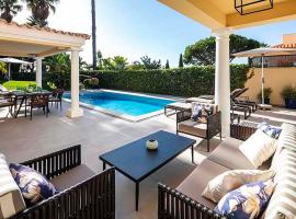 Ferrarias Villa Sleeps 6 with Pool Air Con and WiFi, hotel a Ferrarias