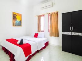 RedDoorz near Universitas Pamulang, hotel v destinaci Cimanggis