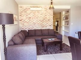 Elegant Apartment at Grove Mall, hotel in zona Centro Commerciale Grove Mall of Namibia, Windhoek