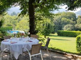 Hotel Les Mésanges, hotel in Saint-Martin-dʼUriage