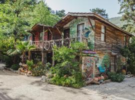 Kadir's Top Tree Houses, хостел в Олимпос