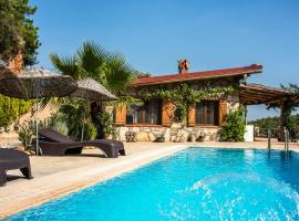 Kuyucak Villa Sleeps 6 with Pool Air Con and WiFi, hotell i Kuyucak