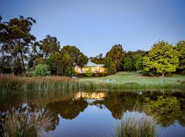 Raynella Alpaca Farmstay, cottage a Gruyere