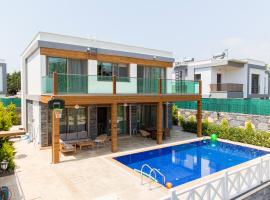Gumbet Villa Sleeps 8 with Pool Air Con and WiFi, Hotel in Gümbet