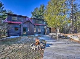 Grand Log Cabin with Hot Tub - 4 Miles to Whiteface!, hotel in Wilmington