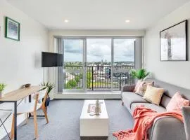 Cityscape Charm Apt w Parking, Views, Pool & Gym