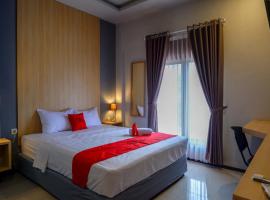 RedDoorz Syariah @ Jalan Sultan Agung Tegal, guest house sa Tegal