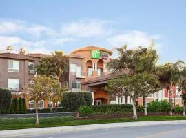 Holiday Inn Express & Suites Corona, an IHG Hotel