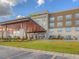 Holiday Inn Express & Suites Tulsa Midtown, an IHG Hotel