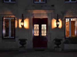 Residence le Petit Paradis, hotel with parking in Labastide-Rouairoux