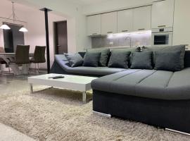 GREEN APARTMENT BY ALEX RAFAEL