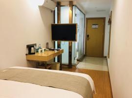 GreenTree Inn Guangxi Zhuang Autonomous Region Guilin Lingui District Luhu International Express Hotel, ξενοδοχείο κοντά στο Διεθνές Αεροδρόμιο Guilin Liangjiang - KWL, Γκουιλίν