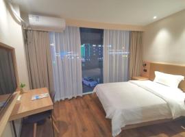 格林豪泰南通海门市正余镇政府商务酒店，位于南通的酒店