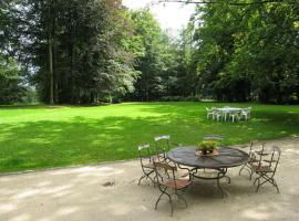 Mansion in Beauplateau near Forest, Hotel mit Parkplatz in Gérimont