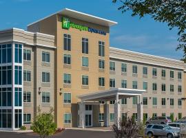 Holiday Inn Express & Suites Norwood, an IHG Hotel, hotel near Norwood Memorial Airport - OWD, 