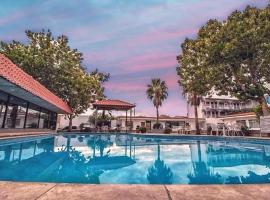 Hotel Posada Tierra Blanca، فندق في تشيواوا