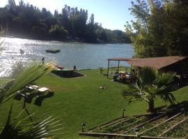 CASA COSTA DEL SOL 2 Lago Rapel, hotel v destinaci Melipilla