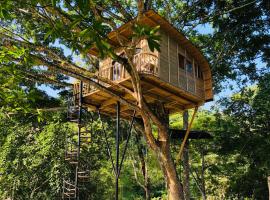 Casa del Árbol Colombia, renta vacacional en Tobia