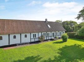 6 person holiday home in Aakirkeby, cottage ở &Aring;kirkeby