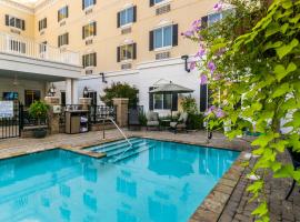 Candlewood Suites Mobile-Downtown by IHG، فندق في موبايل