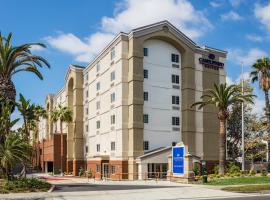 Candlewood Suites Anaheim - Resort Area, an IHG Hotel, hotel v mestu Anaheim