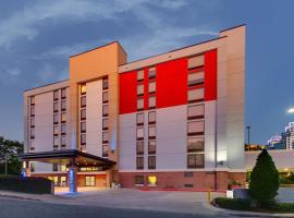 Viesnīca Holiday Inn Express & Suites Atlanta Perimeter Mall Hotel, an IHG Hotel pilsētā Sendīspringsa