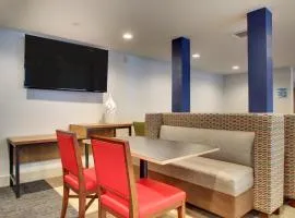 Holiday Inn Express & Suites - Lincoln East - White Mountains by IHG