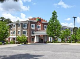 Holiday Inn Express & Suites Southern Pines-Pinehurst Area by IHG, hotel poblíž Moore County - SOP, Southern Pines