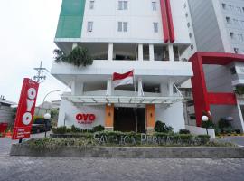 Super OYO Capital O 91962 Pavilion Permata Surabaya, hotel with parking in Dukuhpakis