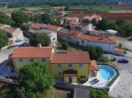 Complex of 2 villas Mugeba III with 2 private pools for up to 16 persons in Porec near the Aquapark