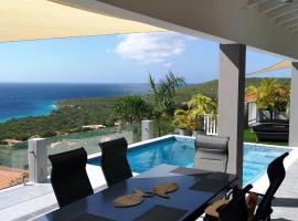 Great View Villa Galant Curaçao, hotel in Willibrordus