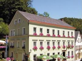 Gasthof & Hotel Goldener Hirsch, отель в городе Бад-Бернекк-им-Фихтельгебирге