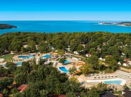 Lanterna Premium Camping Resort by Valamar, hotel para golfe em Porec