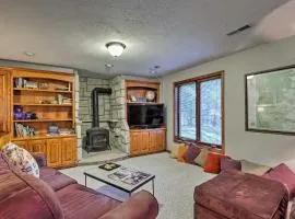 Charming Hideaway with Patio 3 Mi to Kansas State!