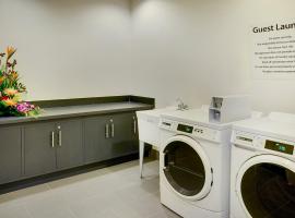 Holiday Inn Hotel & Suites London by IHG, hotel poblíž Mezinárodní letiště Londýn - YXU, London