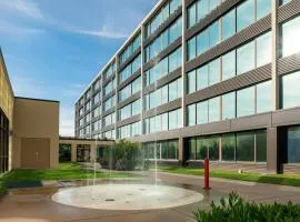 Holiday Inn and Suites Charleston West by IHG