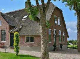 Magnificent farmhouse in Central Holland 4A & 2C, cheap hotel in Schoonrewoerd